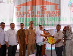 Bawa Dampak Positif Berkelanjutan, PTPN IV Regional I Serahkan Bantuan Rumah dan Jamban Sehat
