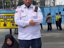 Dilarang Masuk, Massa KSPSI AGN Sumut Sholat di Depan Kantor Pertamina