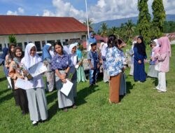 Kepala SMAN 8 Psp Beri Penghargaan kepada Murid Berprestasi
