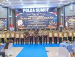 Kapolda Sumut Serahkan Penghargaan ke Satker Berprestasi
